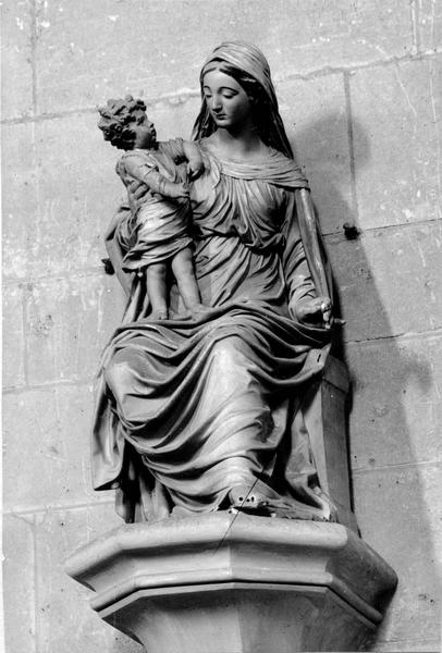 statue : Vierge à l'Enfant