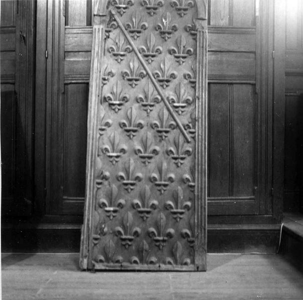 panneaux fleurdelysés aux armes des Bourbons, princes de la Roche-sur-Yon et ducs de Montpensier - © Ministère de la Culture (France), Médiathèque du patrimoine et de la photographie (objets mobiliers), tous droits réservés