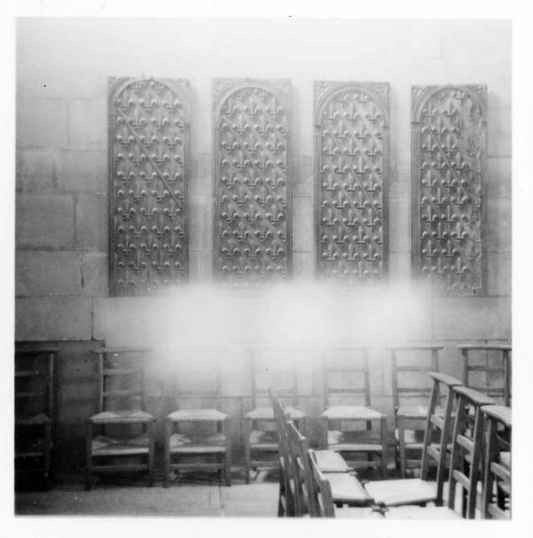 panneaux fleurdelysés aux armes des Bourbons, princes de la Roche-sur-Yon et ducs de Montpensier (découverts sous le parquet des stalles) - © Ministère de la Culture (France), Médiathèque du patrimoine et de la photographie (objets mobiliers), tous droits réservés