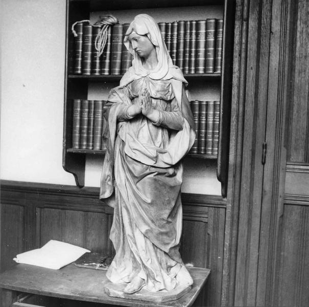 statue : Vierge de Douleur