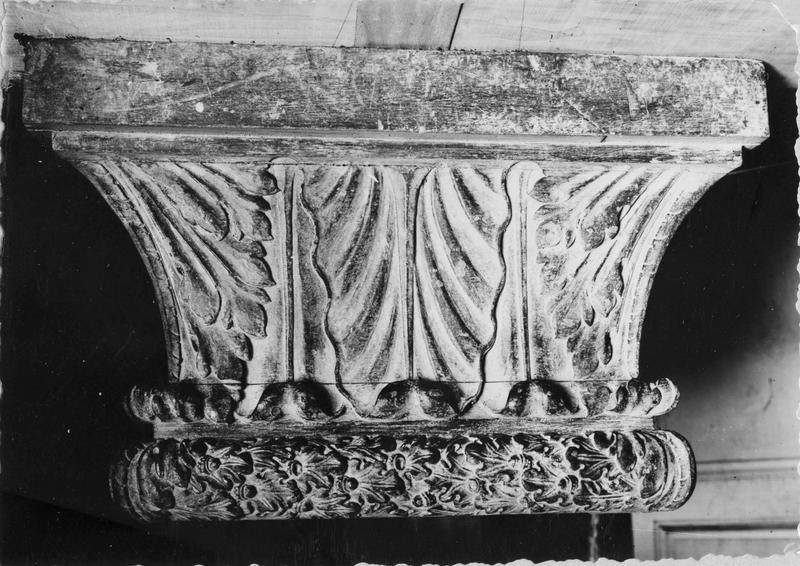 socles en bois peint faisant partie du retable de la chapelle de l'Echevinage - © Ministère de la Culture (France), Médiathèque du patrimoine et de la photographie (objets mobiliers), tous droits réservés