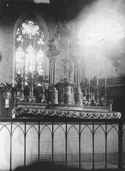 ensemble du maître-autel (tabernacle, chandeliers (6))