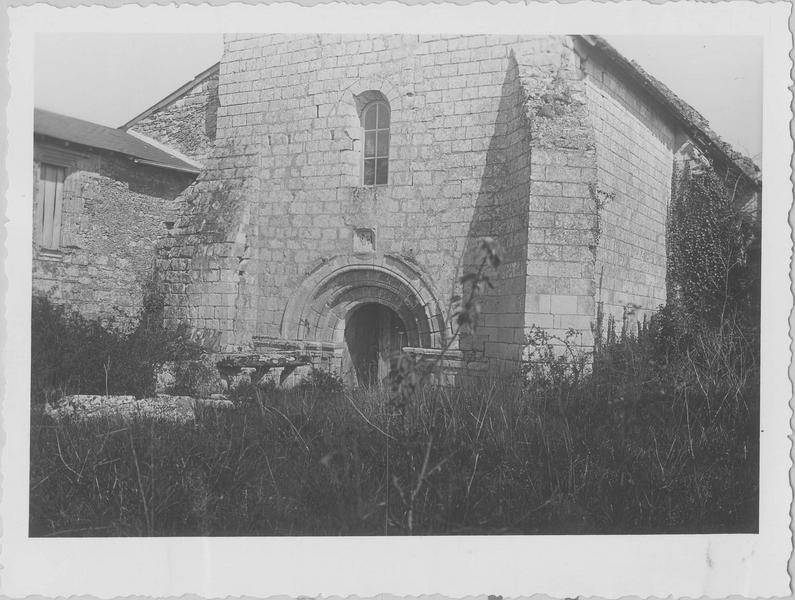 chapelle du château de Marçay, façade occidentale, vue partielle