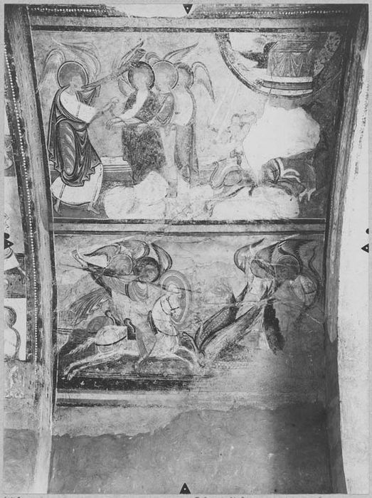 peintures murales : Christ de la Parousie, signes du zodiaque, douze anges adorateurs, douze apôtres, Vierge assise entre une communauté monastique et une foule de laïcs, vision de Jean, femme attaquée par le dragon, fléau de sauterelles, quatre anges enchaînés sur l'Euphrate liberés, combat de saint Michel et ses anges contre le dragon