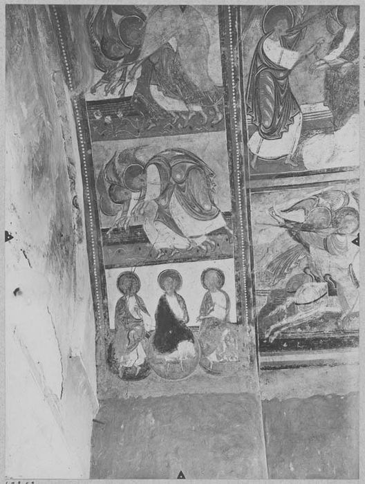 peintures murales : Christ de la Parousie, signes du zodiaque, douze anges adorateurs, douze apôtres, Vierge assise entre une communauté monastique et une foule de laïcs, vision de Jean, femme attaquée par le dragon, fléau de sauterelles, quatre anges enchaînés sur l'Euphrate liberés, combat de saint Michel et ses anges contre le dragon