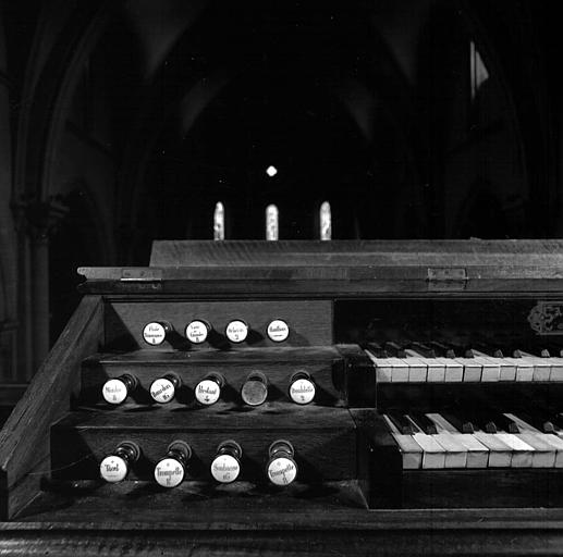 Orgue : Côté gauche des tirants de registres