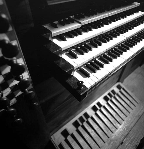 Orgue : Console (détail sur les claviers manuels, pédalier à la Française)