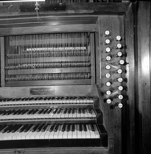 Orgue : Mécanique de console, tirants de registre, sur le côté côté gauche, plaque Théodore Puget et fils, Toulouse 1883