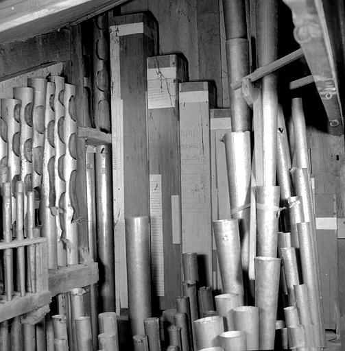 Orgue : Basse de bourdon 16 postés et grands tuyaux d'anches de pédales