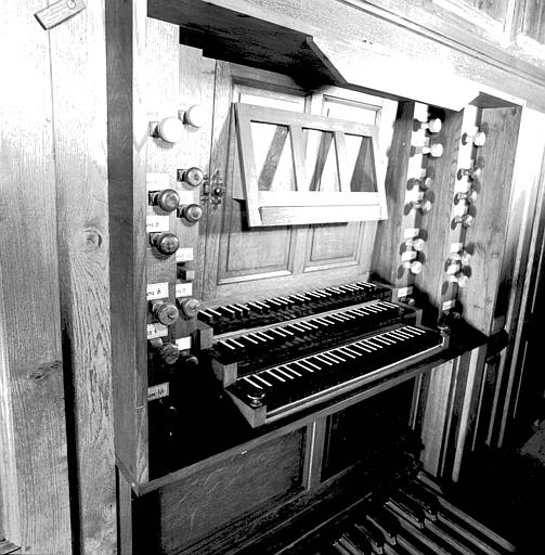 Orgue : Console, (claviers et tirants de registre)