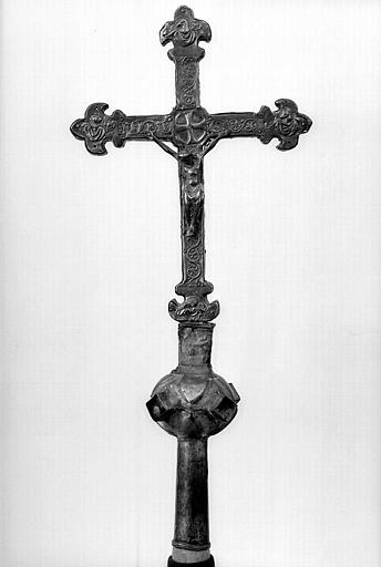 Croix processionnelle en argent repoussé (avers)