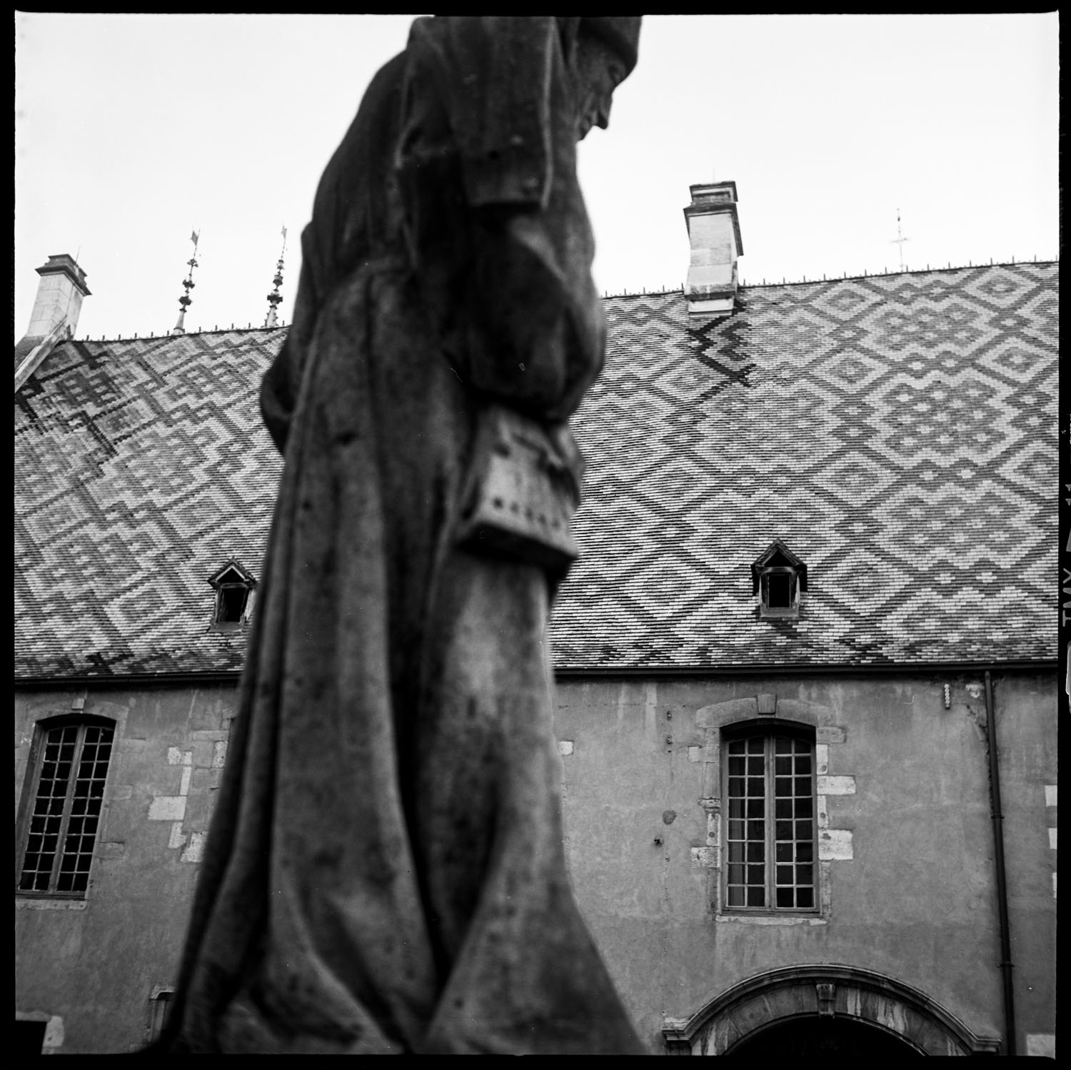 Toiture en tuile vernissée de Bourgogne