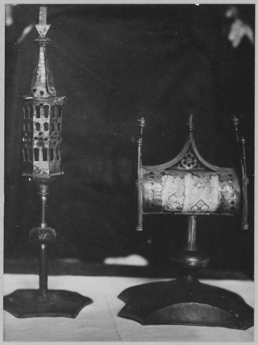 reliquaire-monstrance (reliquaire pédiculé à monstrance cylindrique horizontale) + cylindrique horizontale)