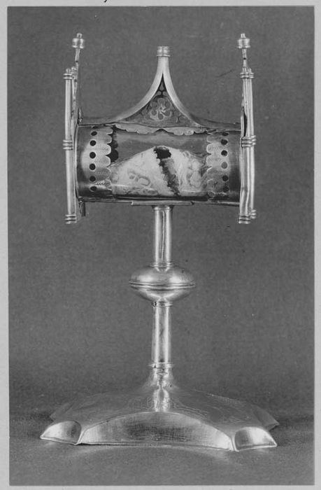 reliquaire-monstrance (reliquaire pédiculé à monstrance cylindrique horizontale)