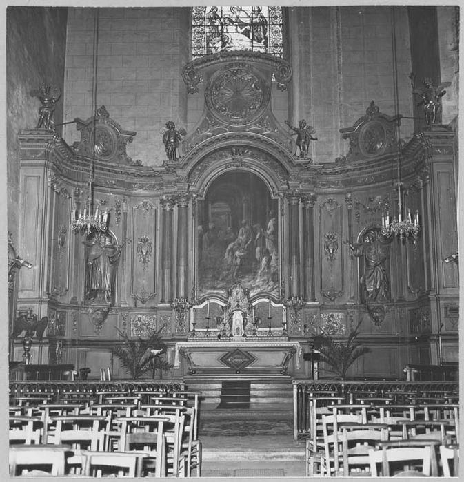 2 gradins d'autel, tabernacle (ensemble du maître-autel)