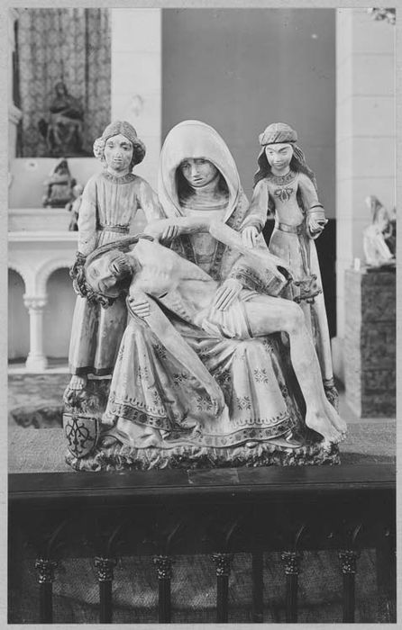 groupe sculpté (statuette) : Vierge de Pitié avec saint Jean et sainte Madeleine