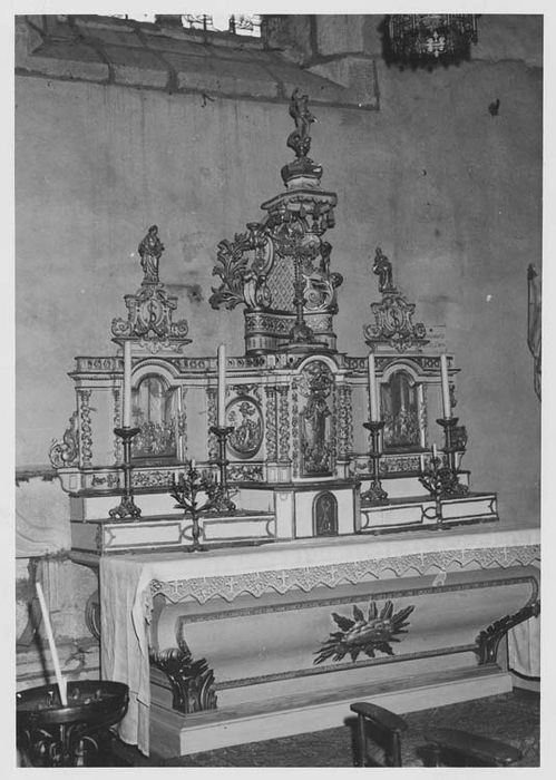 2 gradins d'autel, tabernacle (ensemble du tabernacle de la chapelle sud)