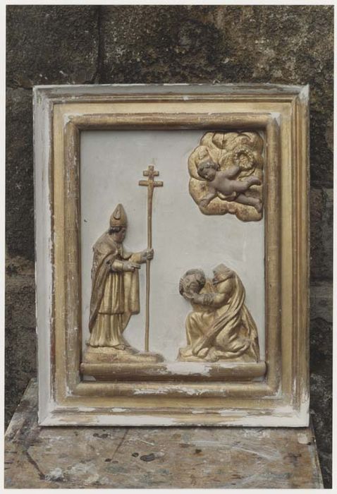 panneau de retable en demi-relief : sainte Valérie présentant sa tête à saint Martial