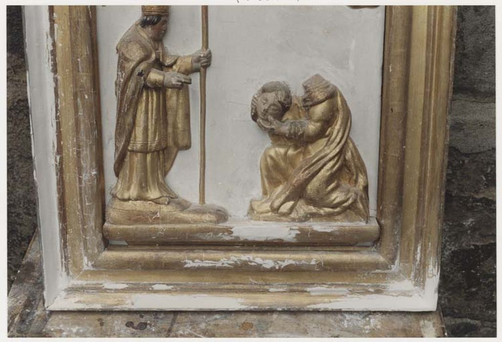 panneau de retable en demi-relief : sainte Valérie présentant sa tête à saint Martial