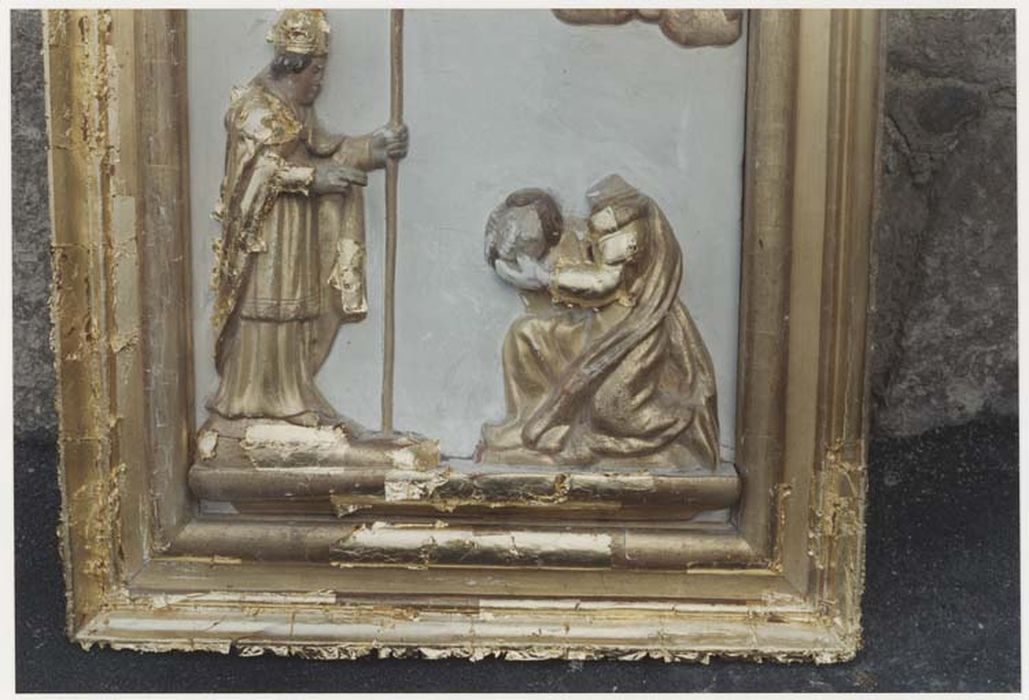 panneau de retable en demi-relief : sainte Valérie présentant sa tête à saint Martial