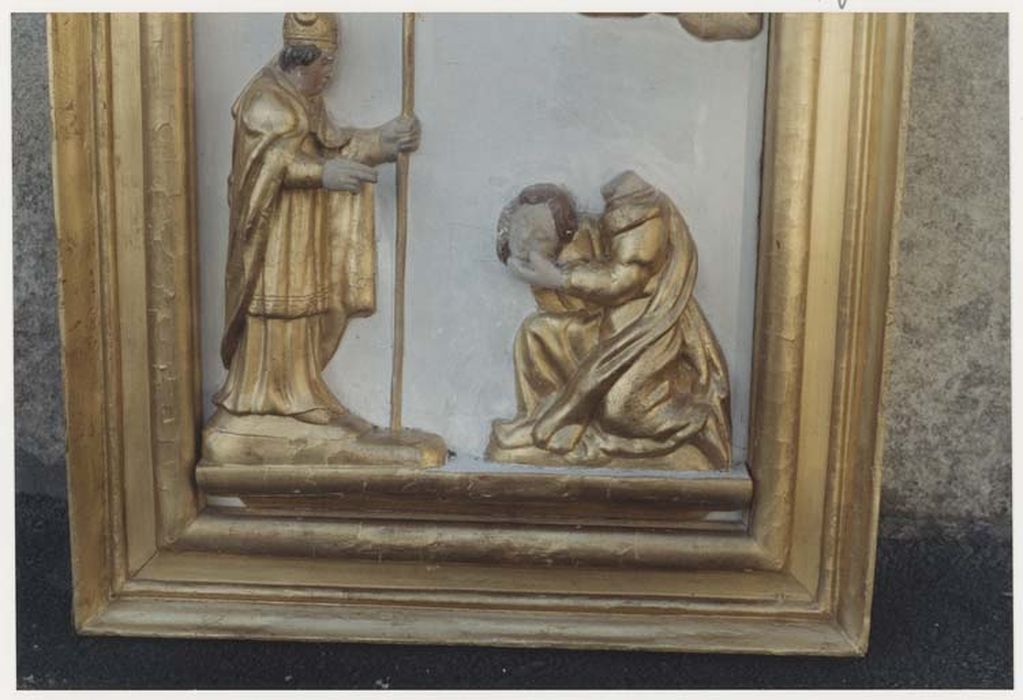 panneau de retable en demi-relief : sainte Valérie présentant sa tête à saint Martial