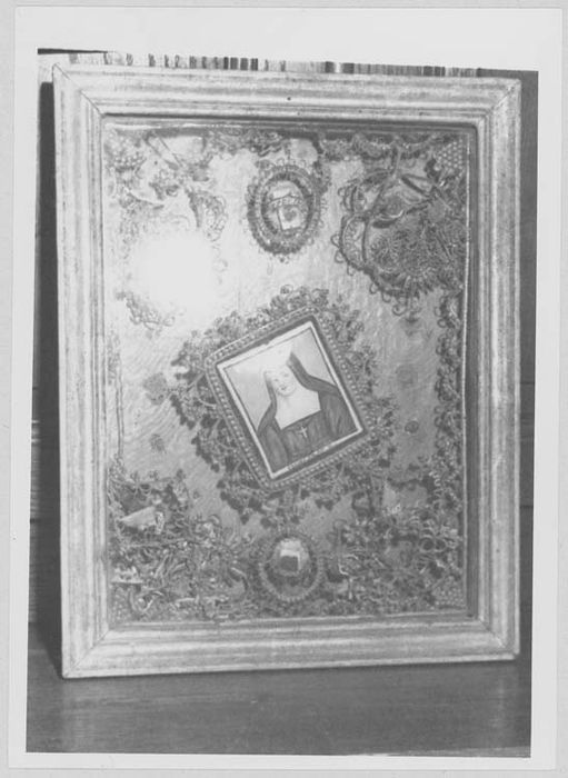 tableau-reliquaire à paperoles : sainte Jeanne de Chantal - © Ministère de la Culture (France), Médiathèque du patrimoine et de la photographie, diffusion GrandPalaisRmn Photo