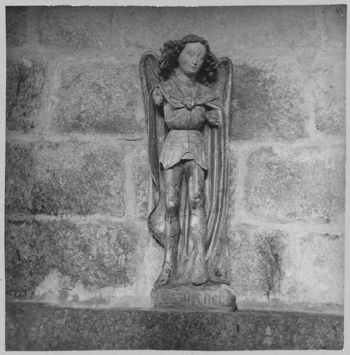 statue (petite nature) : saint Michel