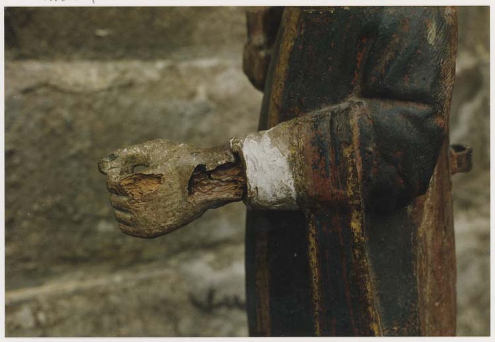 statue (petite nature) : saint Léonard, détail