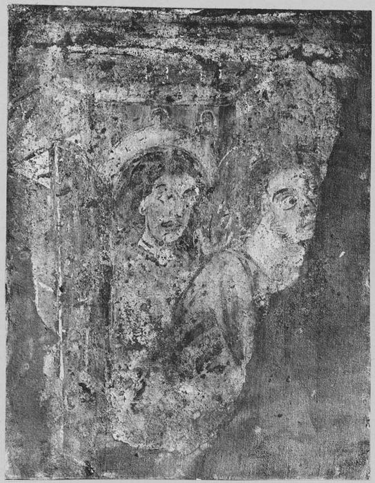 fragment de peinture monumentale : deux têtes de saints personnages