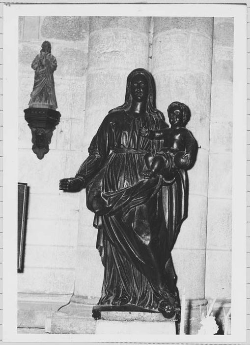 statue (grandeur nature) : Vierge à l'Enfant