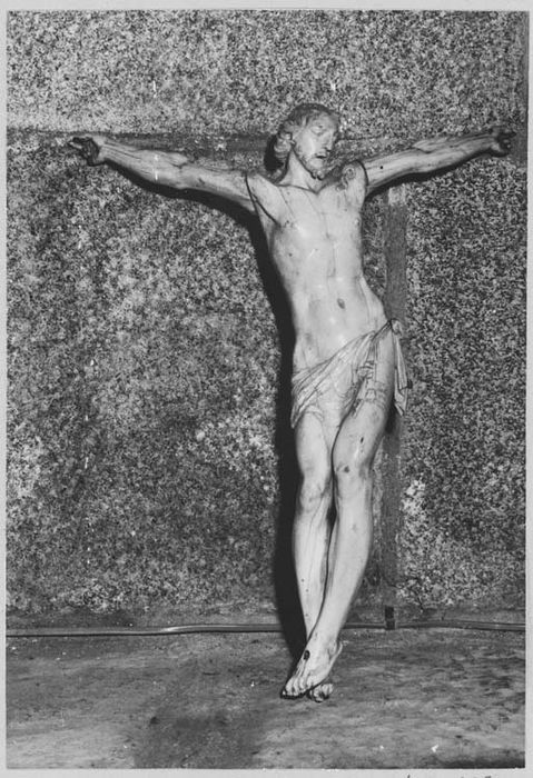 statuette : Christ en croix