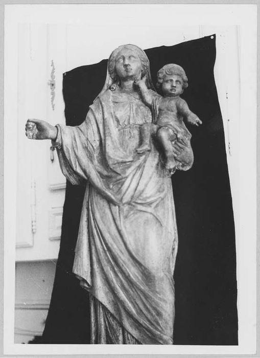 statue : Vierge à l'Enfant