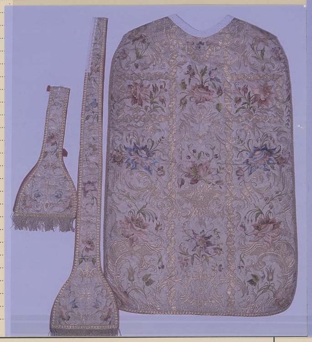 chasuble, étole, manipule (ornement blanc)