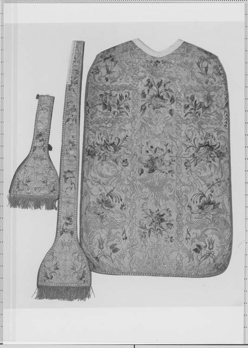 chasuble, étole, manipule (ornement blanc)