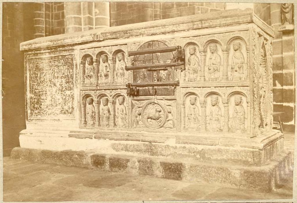 monument funéraire (monument sépulcral) de saint Junien