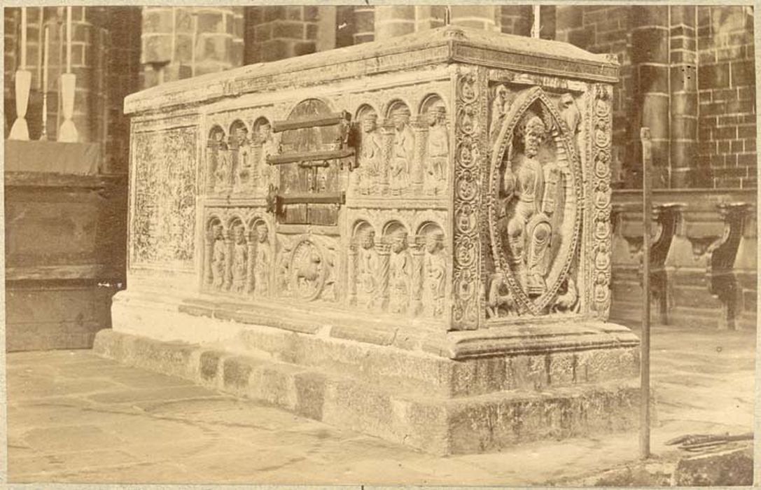 monument funéraire (monument sépulcral) de saint Junien