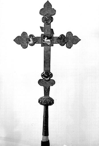 Croix processionnelle en cuivre argenté et émaux (revers)