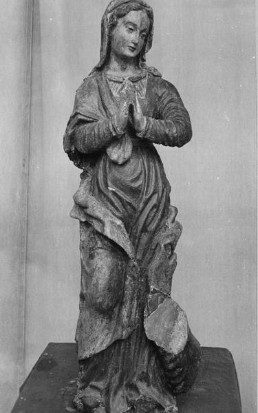 statue : sainte adoratrice dite Sainte Marguerite