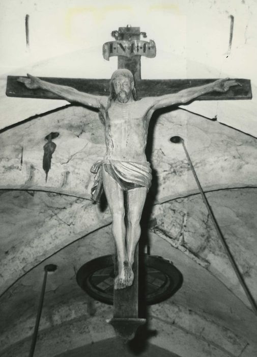 statue : Christ en croix