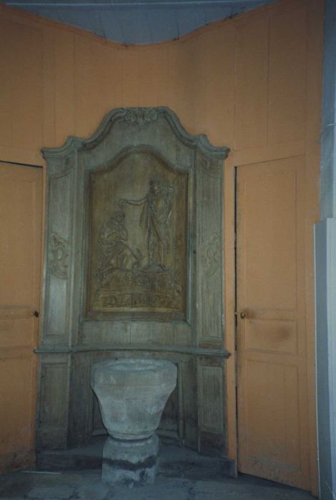 Lambris de revêtement des fonds baptismaux