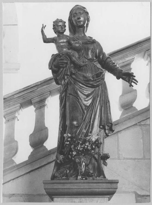 statue : Vierge à l'Enfant