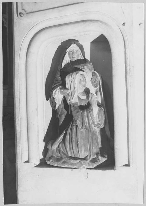 groupe sculpté : Sainte et une donatrice