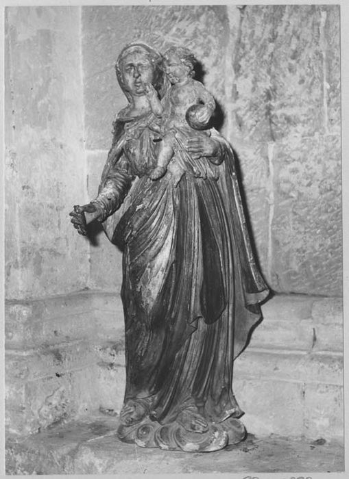 statue : Vierge à l'Enfant