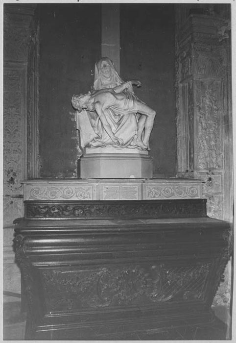 statue : Vierge de Pitié