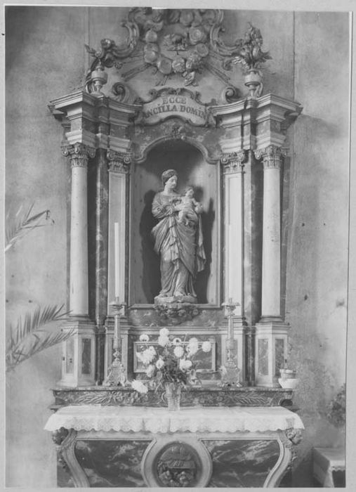 autel, retable, antependium, statue : Vierge à l'Enfant