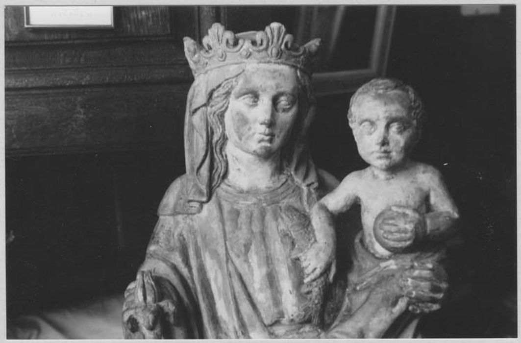 statue : Vierge à l'Enfant