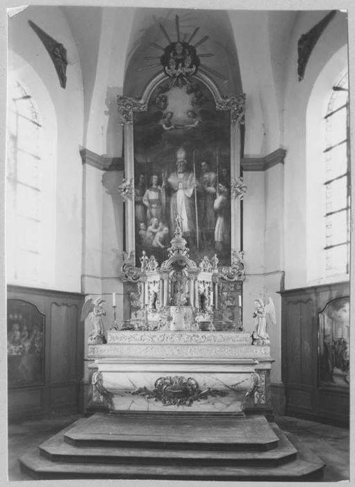 autel, retable, tabernacle, exposition, antependium, tableau et cadre : Saint Nicolas ressuscitant les trois jouvenceaux, 2 statues : Anges adorateurs (maître-autel) - © Ministère de la Culture (France), Médiathèque du patrimoine et de la photographie, diffusion RMN-GP