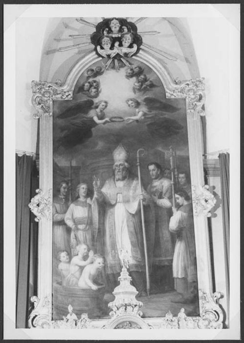 autel, retable, tabernacle, exposition, antependium, tableau et cadre : Saint Nicolas ressuscitant les trois jouvenceaux, 2 statues : Anges adorateurs (maître-autel)