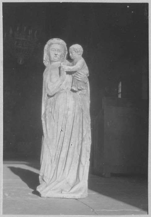 statue : Vierge à l'Enfant
