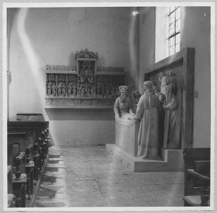 retable, bas-reliefs : la Crucifixion et les douze apôtres